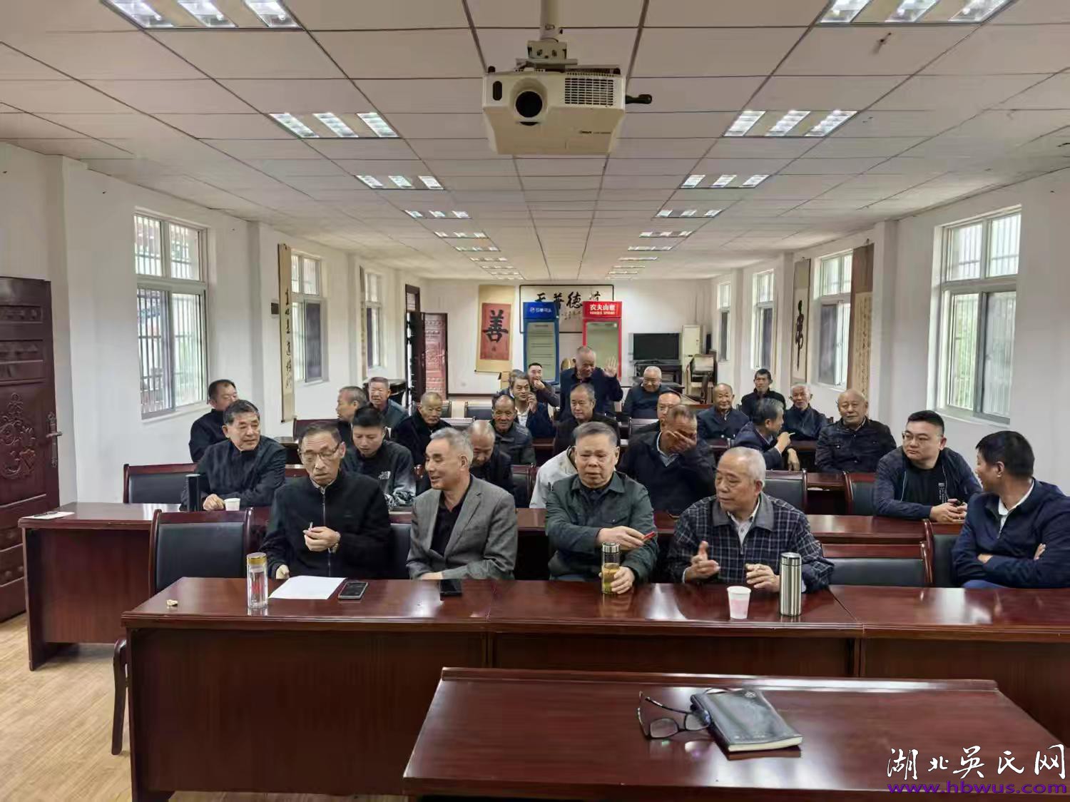 薪火永续   族运昌隆——湖北吴氏庆余堂共商重阳祭祀与家族未来 薪火永续   族运昌隆——湖北吴氏庆余堂共商重阳祭祀与家族未来