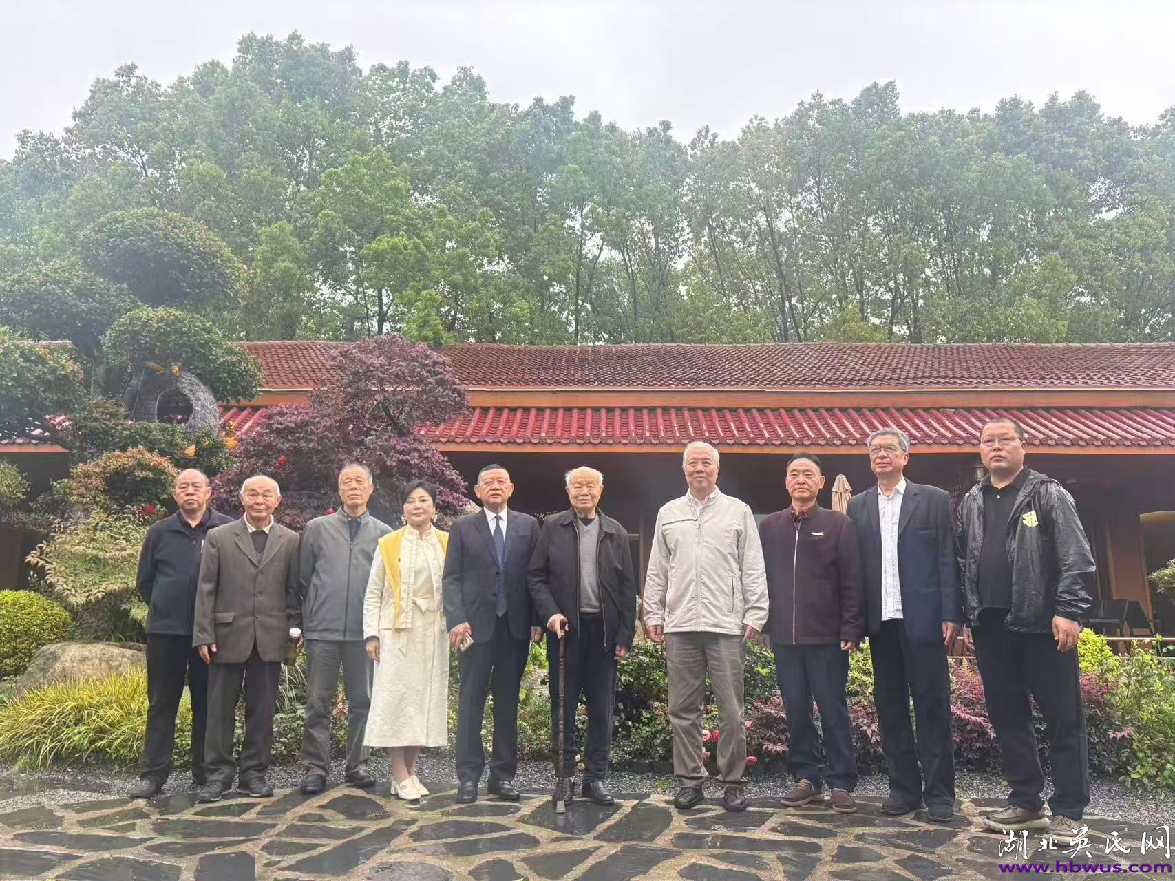 公差不忘宗亲情 乡音不改桑梓心