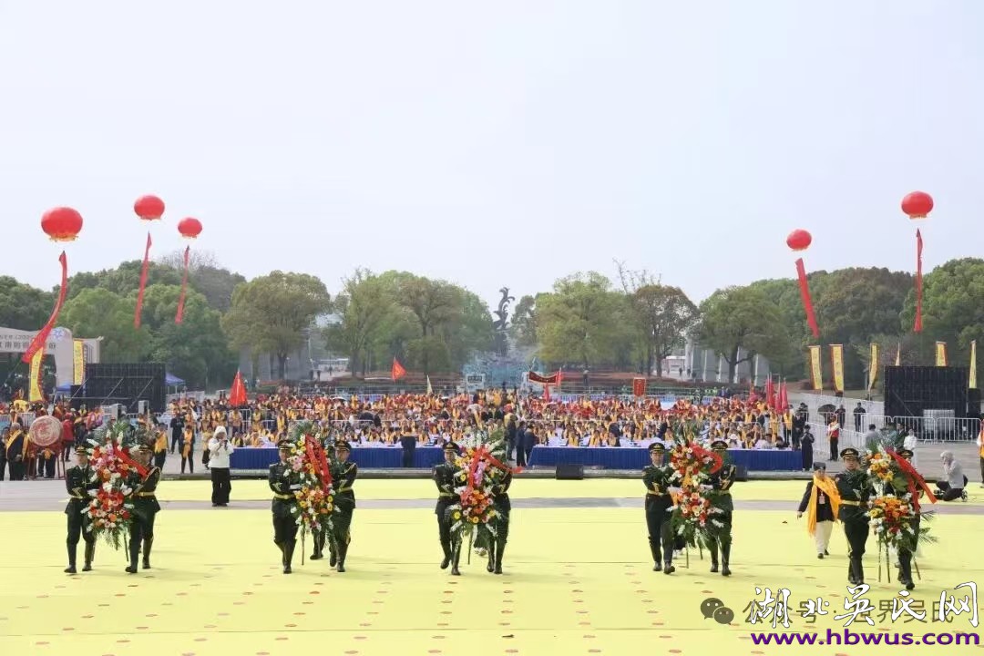 千里赴约：鸿山拜谒泰伯  